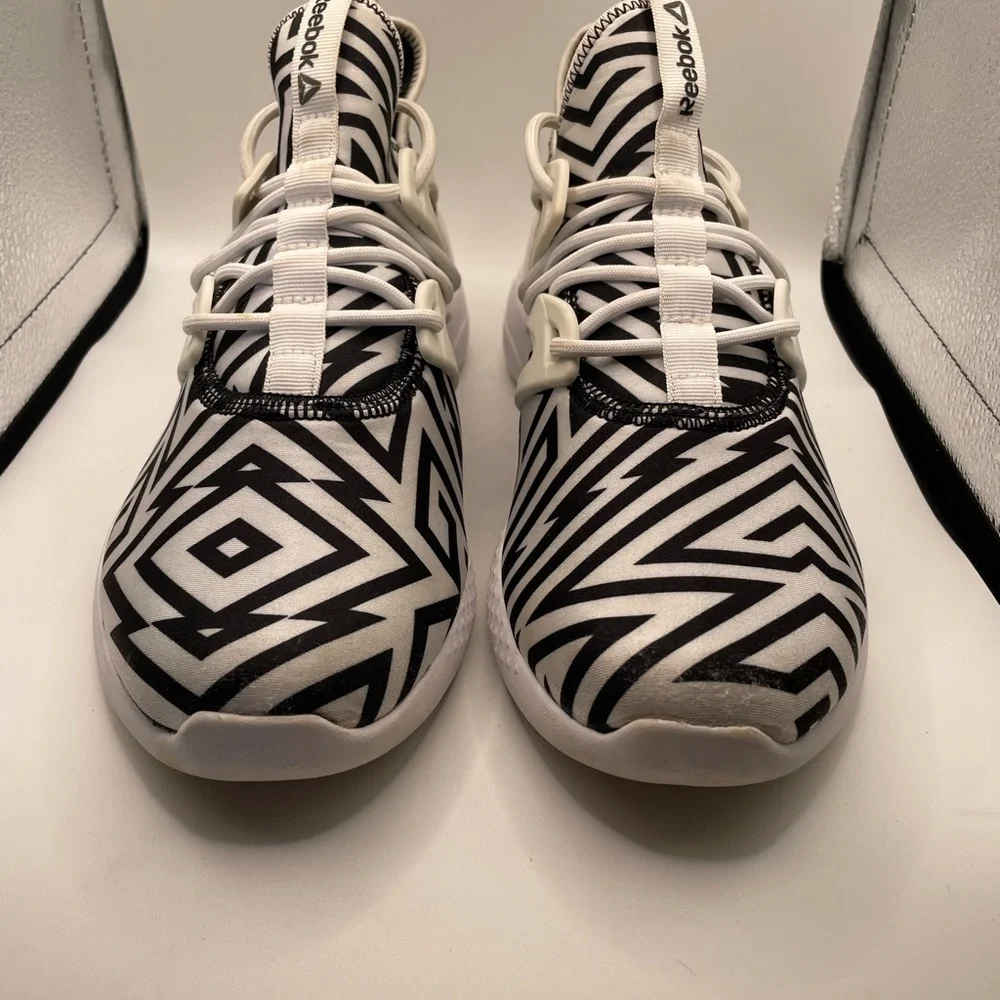 Reebok Black and White Patterned Sneakers women’s size 8.5